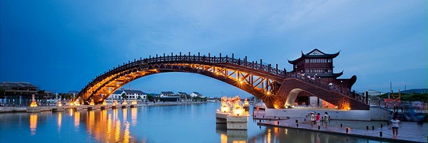 蘇州歡樂胥江大跨度膠合木拱橋